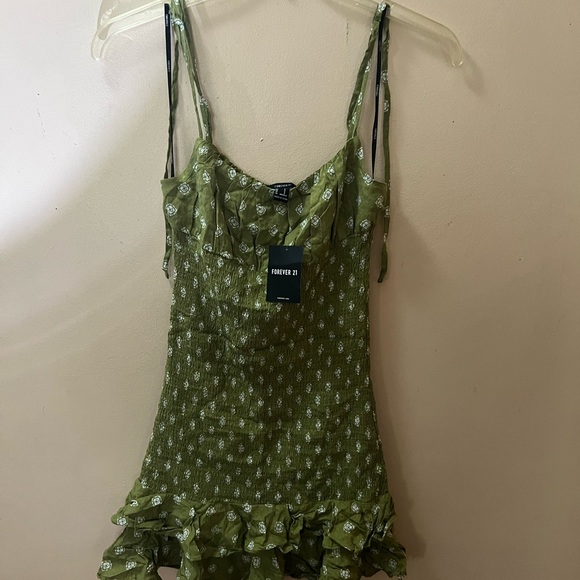 New green woman’s Sunday dress size small - Picture 5 of 5